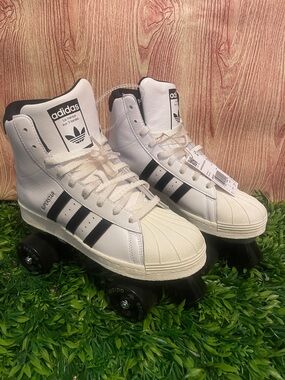 adidas Women’s SUPERSTAR 82 ROLLER SKATE